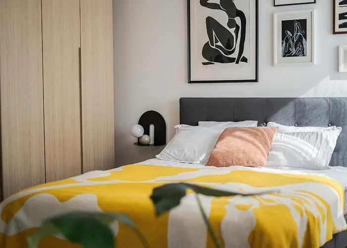 Bright And Cosy Flat Near The River